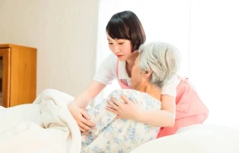 床ずれ（褥瘡）ができる原因と予防法、お助けアイテムを紹介｜介護福祉士が解説