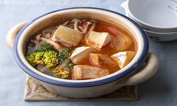 かじきのトマトみそ鍋 腸活に有効な発酵食品を加えた魚料理の新定番！｜健康レシピ