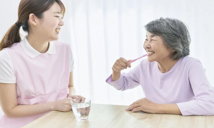 口腔ケアの手順とポイント｜介護福祉士が解説！
