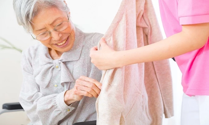 着替え介助の手順とポイント｜介護福祉士が解説！