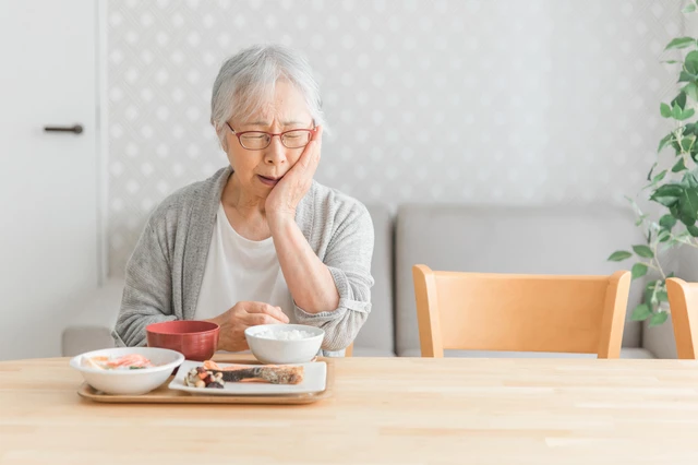 体調不良の原因は「低栄養」かも？ 高齢者に多いサインと対策