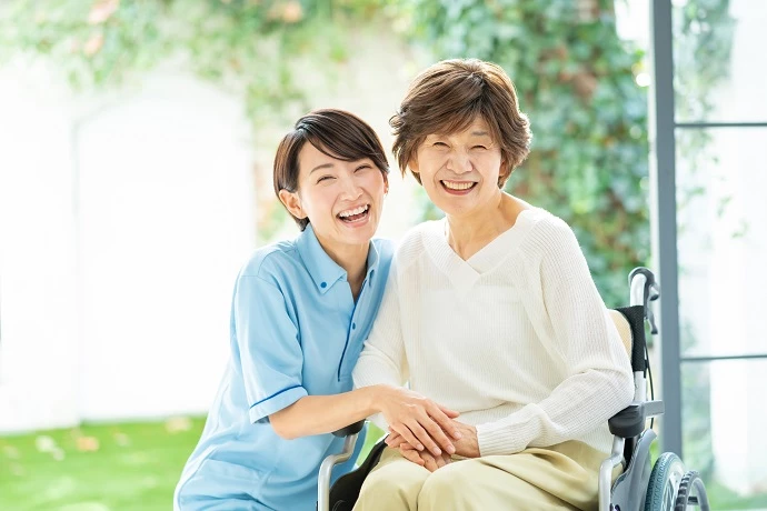 親の排せつケアがぐっとラクに！家族の安心を支える排せつ予測デバイス「DFree」