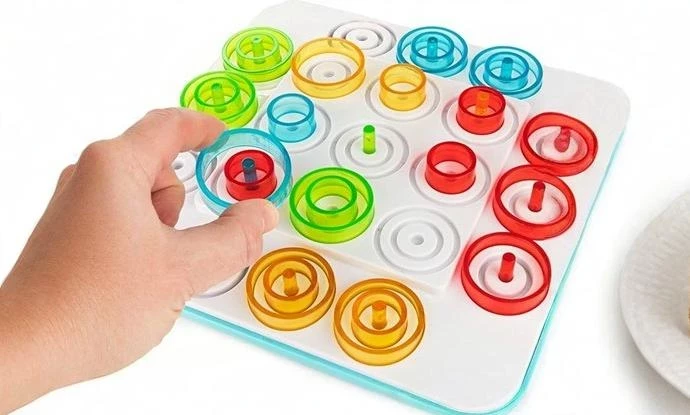 楽しみながら記憶と戦略を刺激する──家族で遊べるボードゲーム「オートリオ」