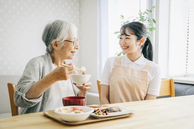 「お箸で食べる」をあきらめない。 手指の力が弱い方をサポートする「箸ぞうくん」