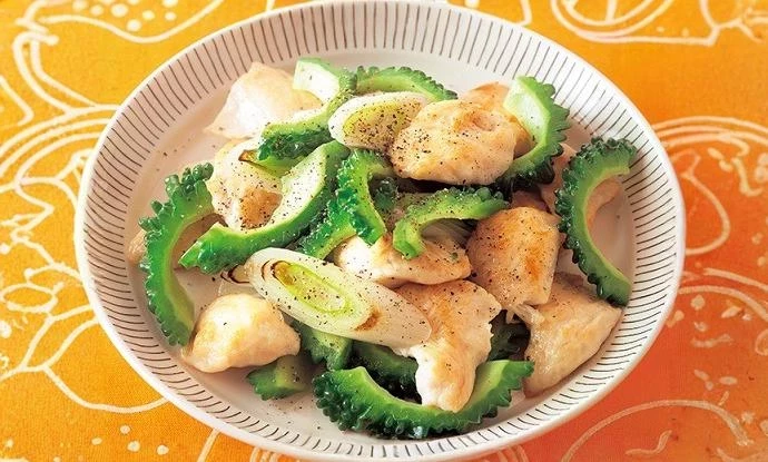 高たんぱく＆栄養満点な素材をピリッとした味で「鶏ささみとゴーヤーの黒こしょう炒め」