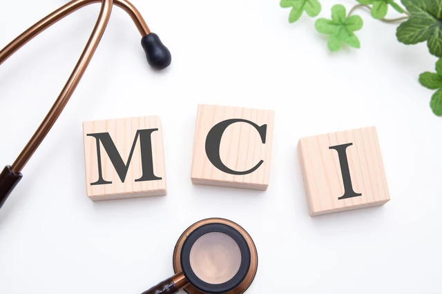 軽度認知障害（MCI）とは？認知症との違いや対処法を理学療法士が解説