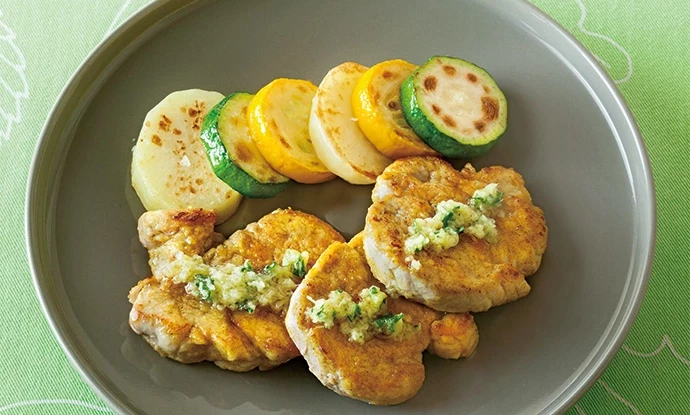 疲れやすい季節の変わり目に！「豚肉のカレーソテージンジャーソースがけ」