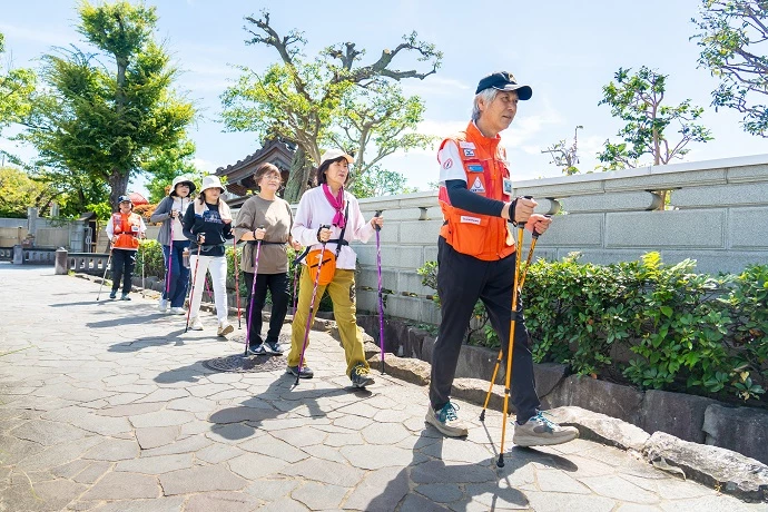 「ノルディック・ウォーク」で健康寿命を延ばす！ ひざ・腰に優しい全身運動