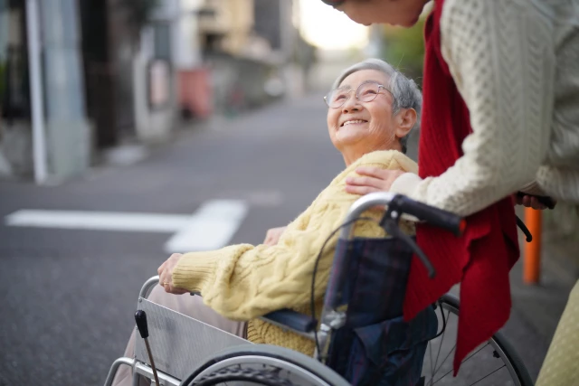 ケアラーも本人も快適に過ごせる紙おむつ選びのコツ｜介護福祉士が解説！
