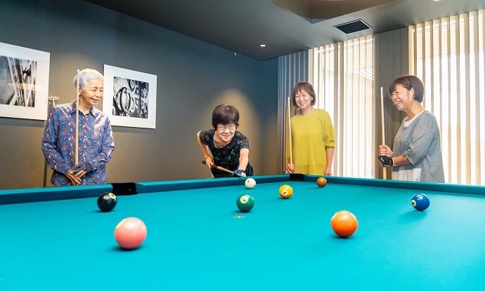 無理なく歩いて脳も元気に！シニアに人気の「ウォーキングビリヤード」とは？
