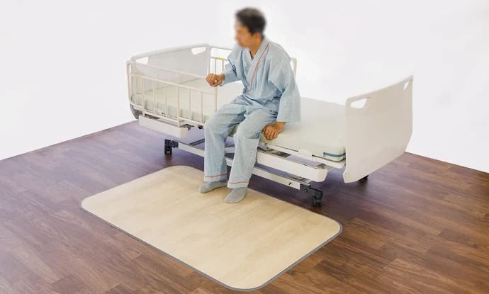 歩行の安定と転倒時などの衝撃吸収性を両立した「ころやわマット III」とは？