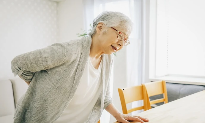 骨粗しょう症を防いで介護予防！運動と食事のポイント｜理学療法士が解説