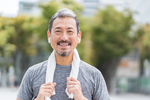 わずか4.4g！ 超軽量で自然な聞こえ「クリアネ･イージー 耳掛式SSBN-01-a」