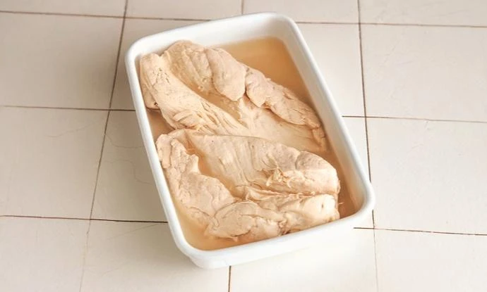 鶏むね肉で作るしっとり食感のおかず【基本の作りおき】レンジ蒸しチキン