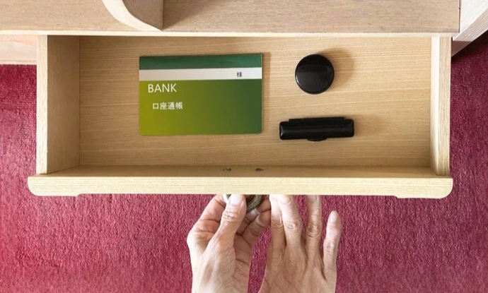 母のお告げで通帳発見⁉ 切実すぎる実家片付け｜こんなことも「ケア活」なんです!? 実家の片付け編①