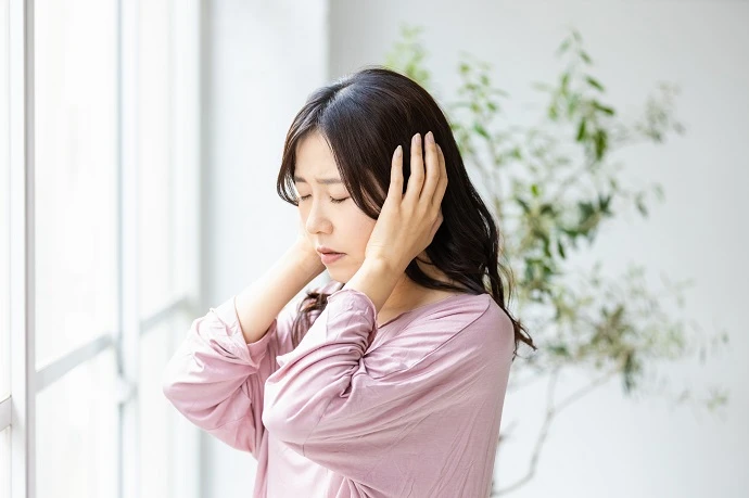 耳鳴りの正体は「脳のフル回転」だった？ 原因を知って楽になる7つの新習慣