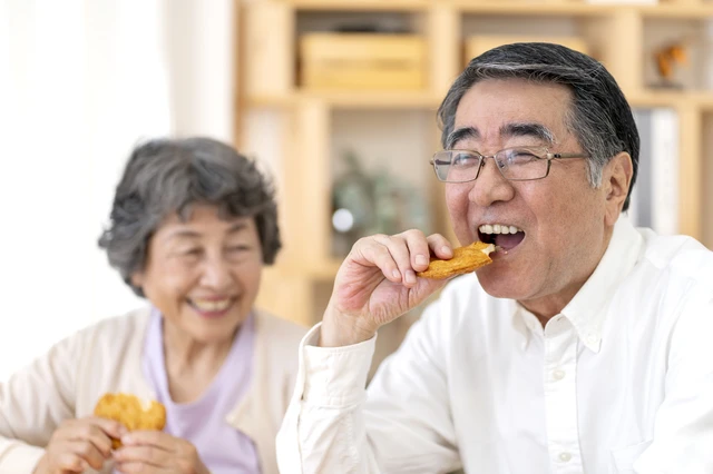 おせんべいとポテトチップス、親に選ぶなら？ シニアの低栄養対策｜管理栄養士が教える裏ワザ栄養学⑦