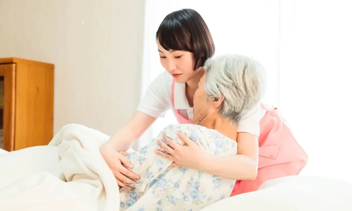 床ずれ（褥瘡）ができる原因と予防法、お助けアイテムを紹介｜介護福祉士が解説