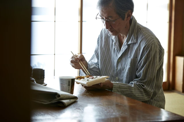 孤食の高齢者