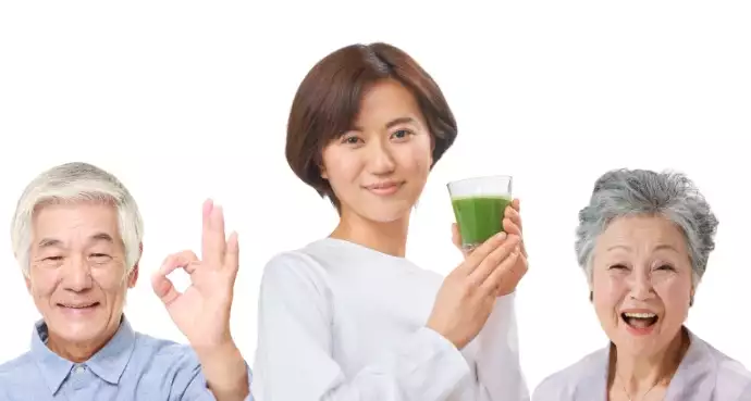 青汁をもつシニアとケアラー