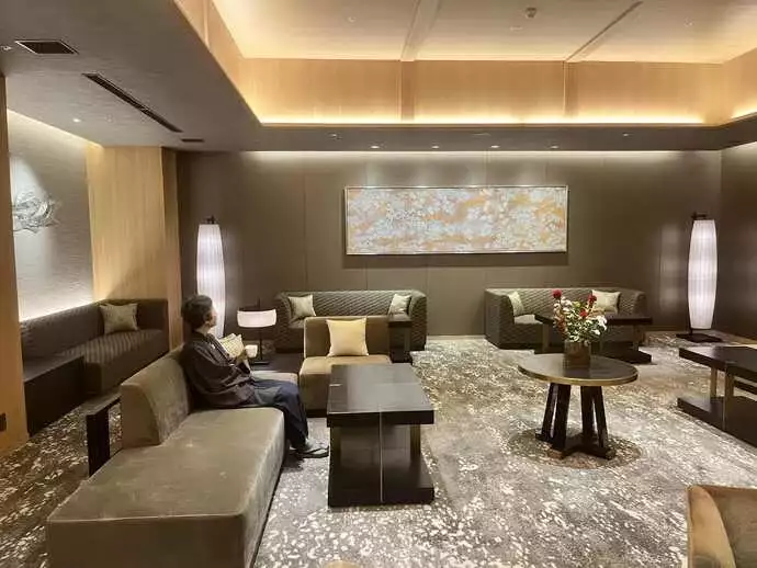 はつはな＿ラウンジ