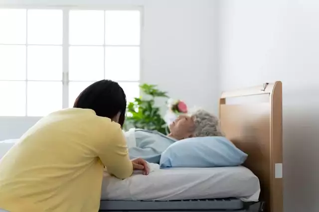 pixta_96864847_S.jpg 介護疲れ