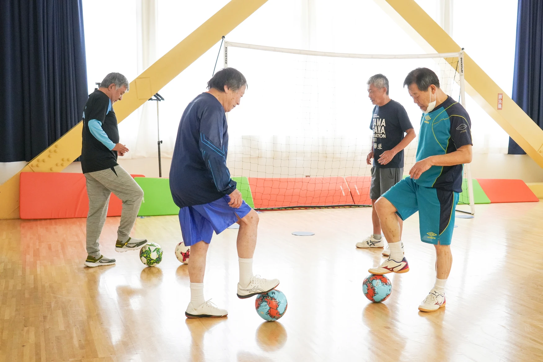 DSC08819.jpg ウォーキングサッカーをする人たち