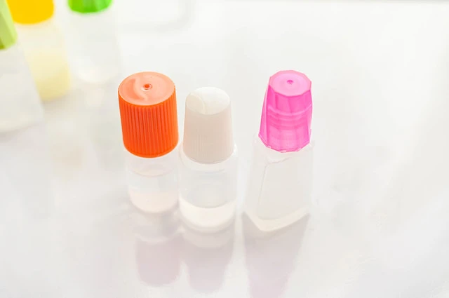 pixta_134522880_S.jpg 点眼薬の容器
