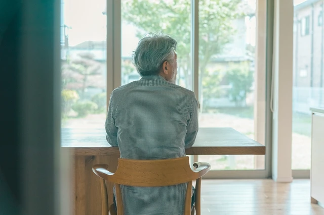 pixta_130906539_S.jpg 孤独のイメージ