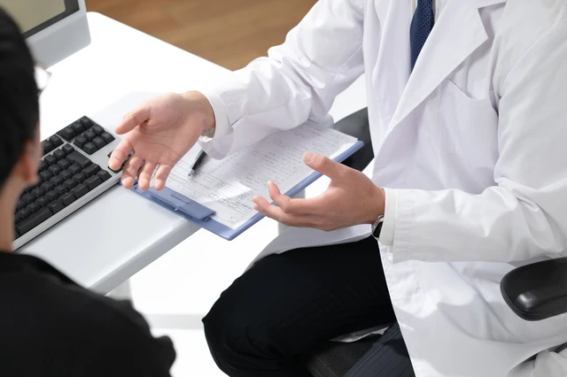 pixta_121415484_S.jpg 診療時のやりとりの様子