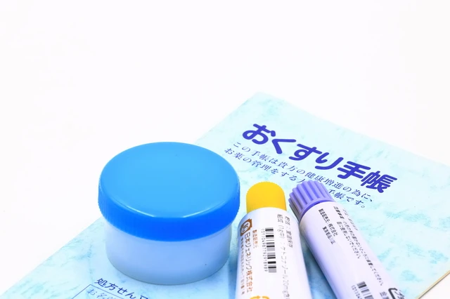 お薬手帳と軟膏