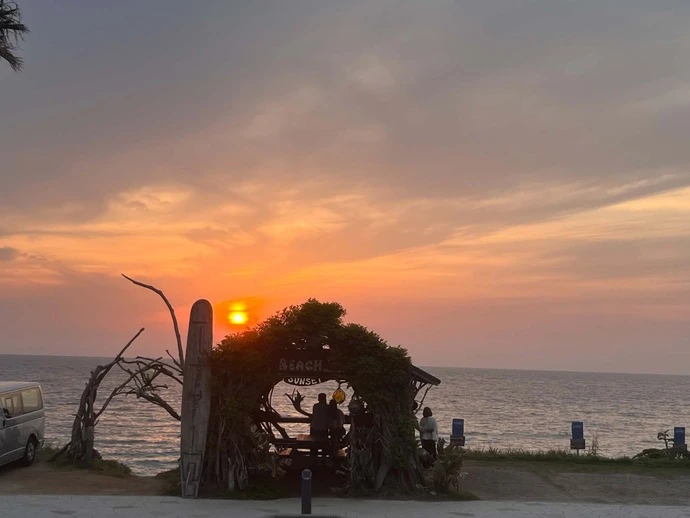 糸島のパームビーチにはフォトジェニックな撮影名所が点在。中でも夕焼けは絶景