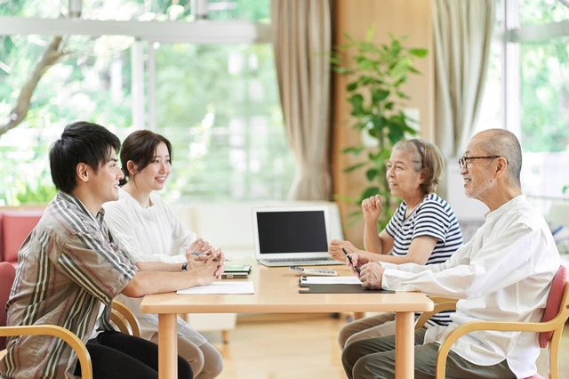家族で話し合いをする